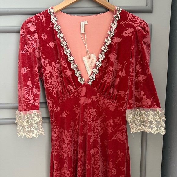 Elegant Red Velvet Dress with Lace Trim NWT - Picture 3 of 4